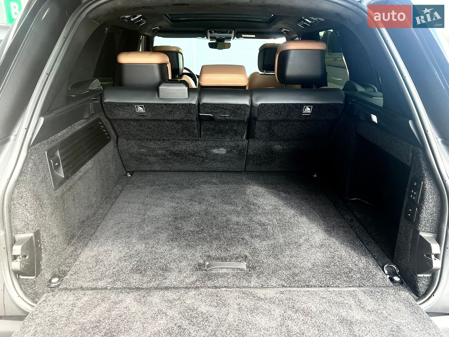 Land Rover Range Rover 2019 VIN SALGA2BJ7LA588449 фото оголошення 21 з 39