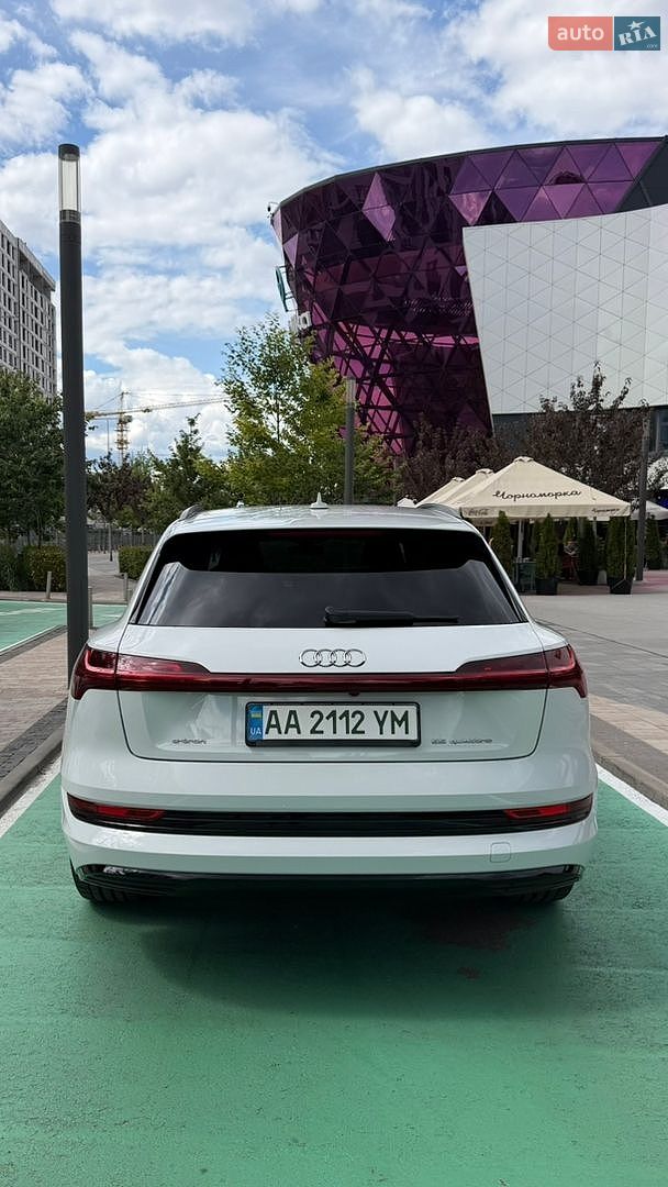 Audi e-tron 2019 VIN WAUZZZGE0LB003182 фото оголошення 2 з 28