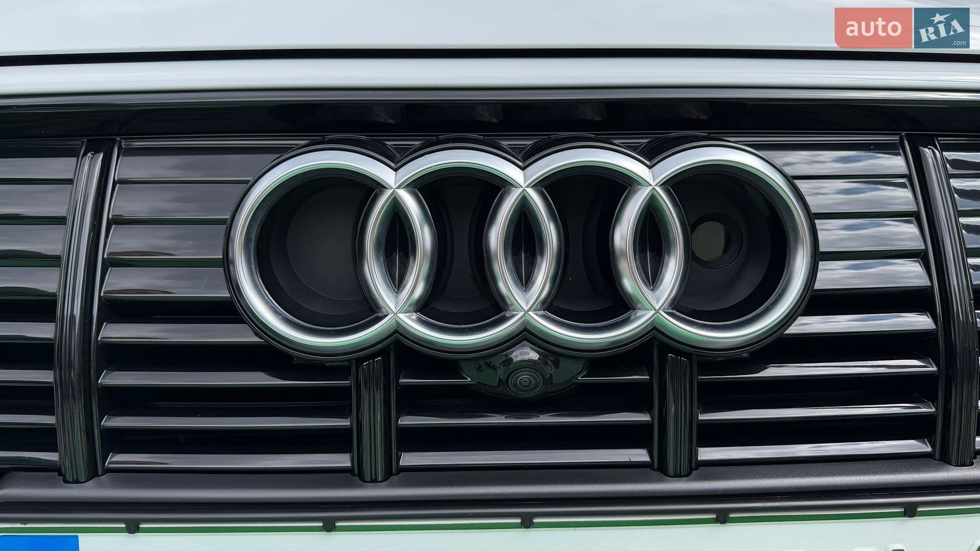 Audi e-tron 2019 VIN WAUZZZGE0LB003182 фото оголошення 5 з 28