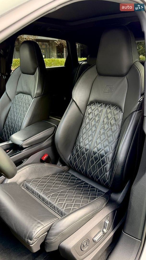 Audi e-tron 2019 VIN WAUZZZGE0LB003182 фото оголошення 13 з 28
