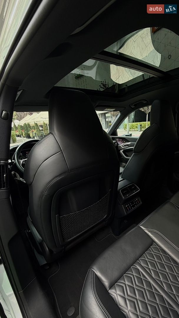 Audi e-tron 2019 VIN WAUZZZGE0LB003182 фото оголошення 16 з 28
