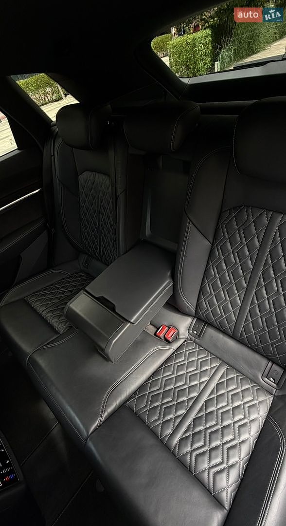 Audi e-tron 2019 VIN WAUZZZGE0LB003182 фото оголошення 17 з 28