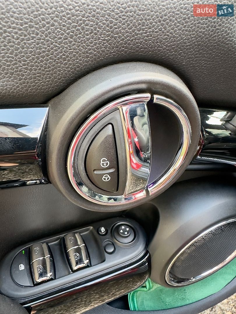 Mini Cooper 2016 VIN WMWXU3C57G2D31586 фото оголошення 27 з 33