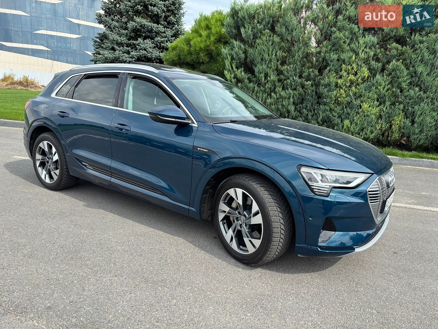 Audi e-tron 2019 VIN WAUZZZGE5LB016512 фото оголошення 101 з 130