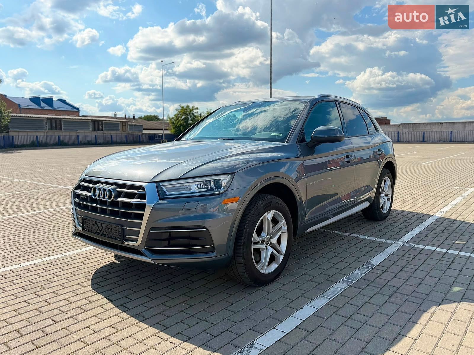 Audi Q5 2018 VIN WA1ANAFY4J2242119 фото оголошення 2 з 20