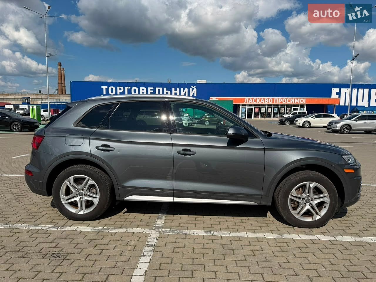 Audi Q5 2018 VIN WA1ANAFY4J2242119 фото оголошення 4 з 20