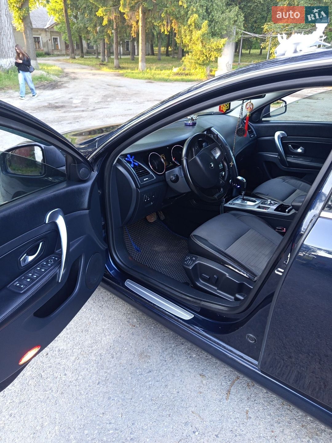 Renault Latitude 2011 VIN VF1LTF00EUC258720 фото оголошення 2 з 3