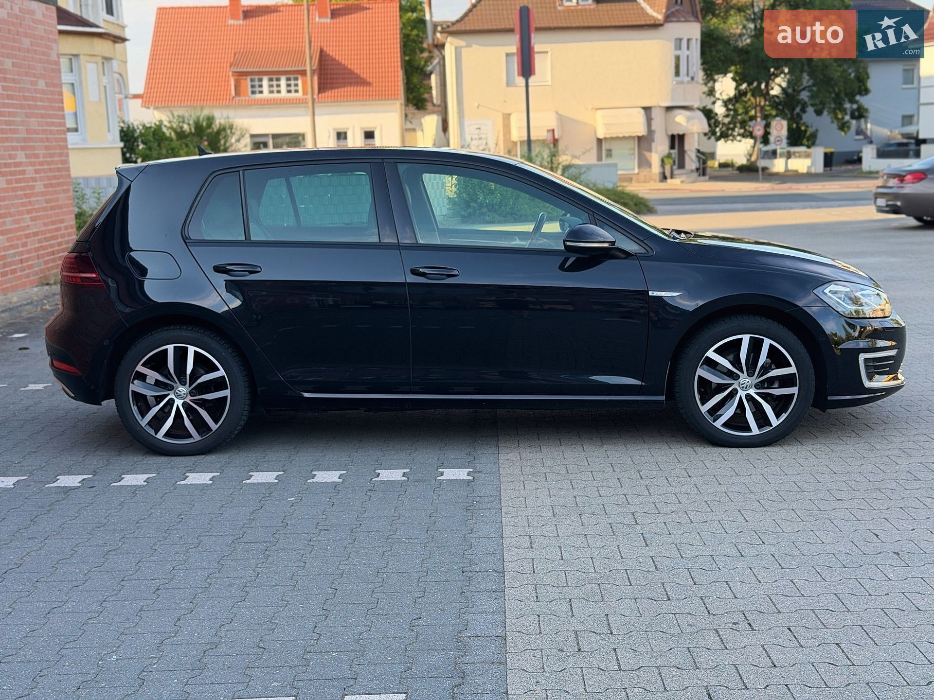 Volkswagen e-Golf 2019 VIN WVWZZZAUZK8913671 фото оголошення 6 з 26