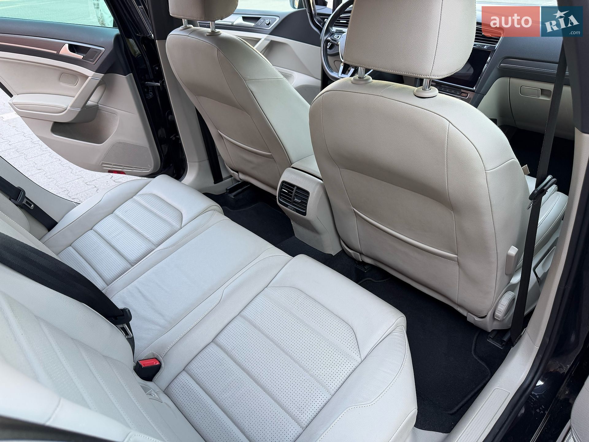 Volkswagen e-Golf 2019 VIN WVWZZZAUZK8913671 фото оголошення 13 з 26