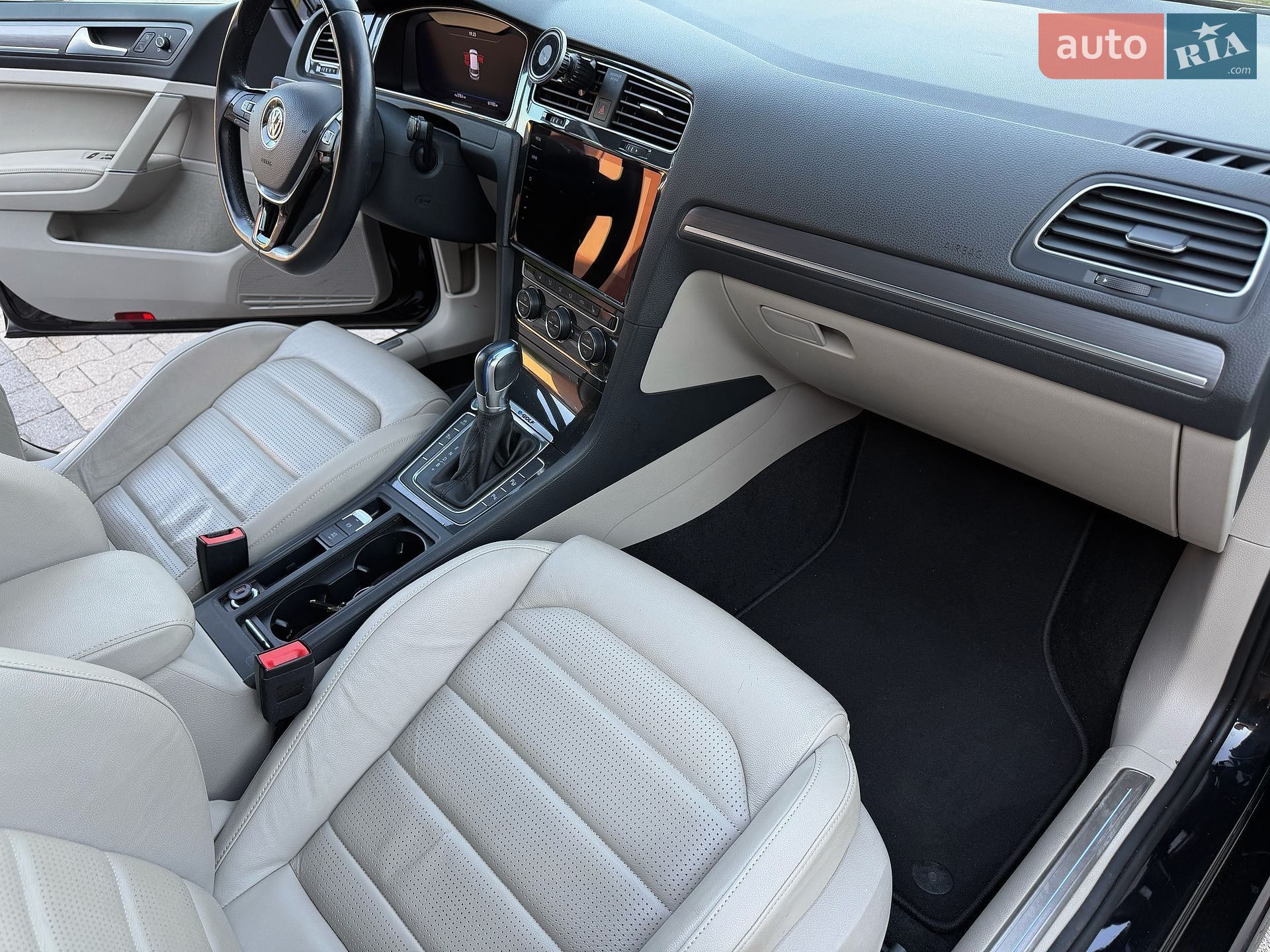 Volkswagen e-Golf 2019 VIN WVWZZZAUZK8913671 фото оголошення 14 з 26