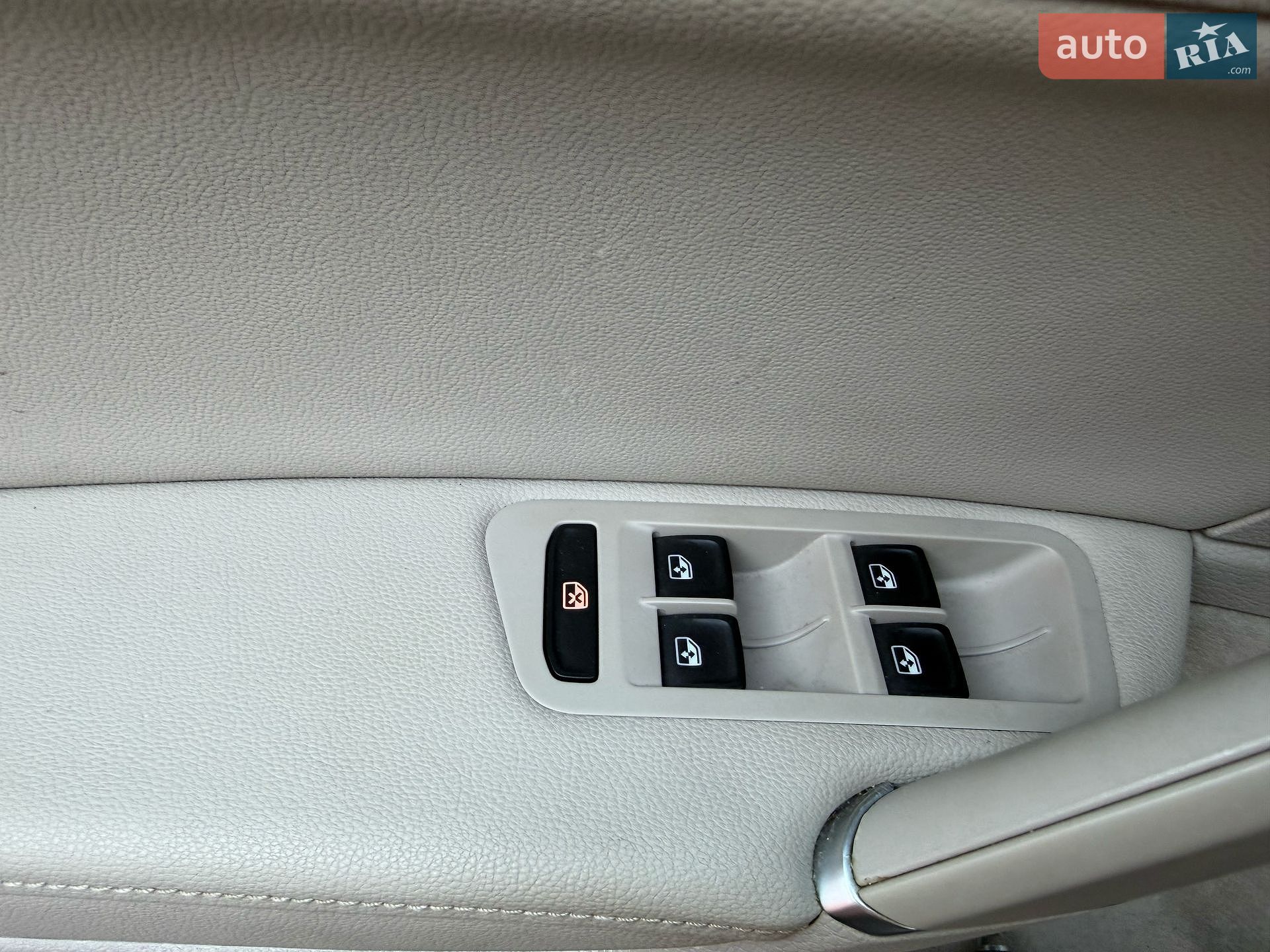 Volkswagen e-Golf 2019 VIN WVWZZZAUZK8913671 фото оголошення 16 з 26