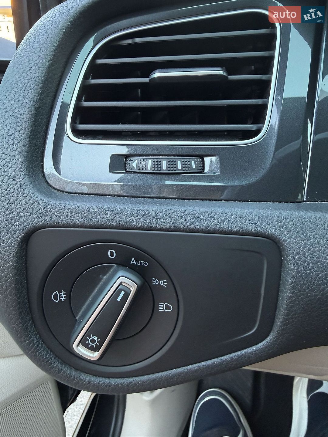 Volkswagen e-Golf 2019 VIN WVWZZZAUZK8913671 фото оголошення 17 з 26