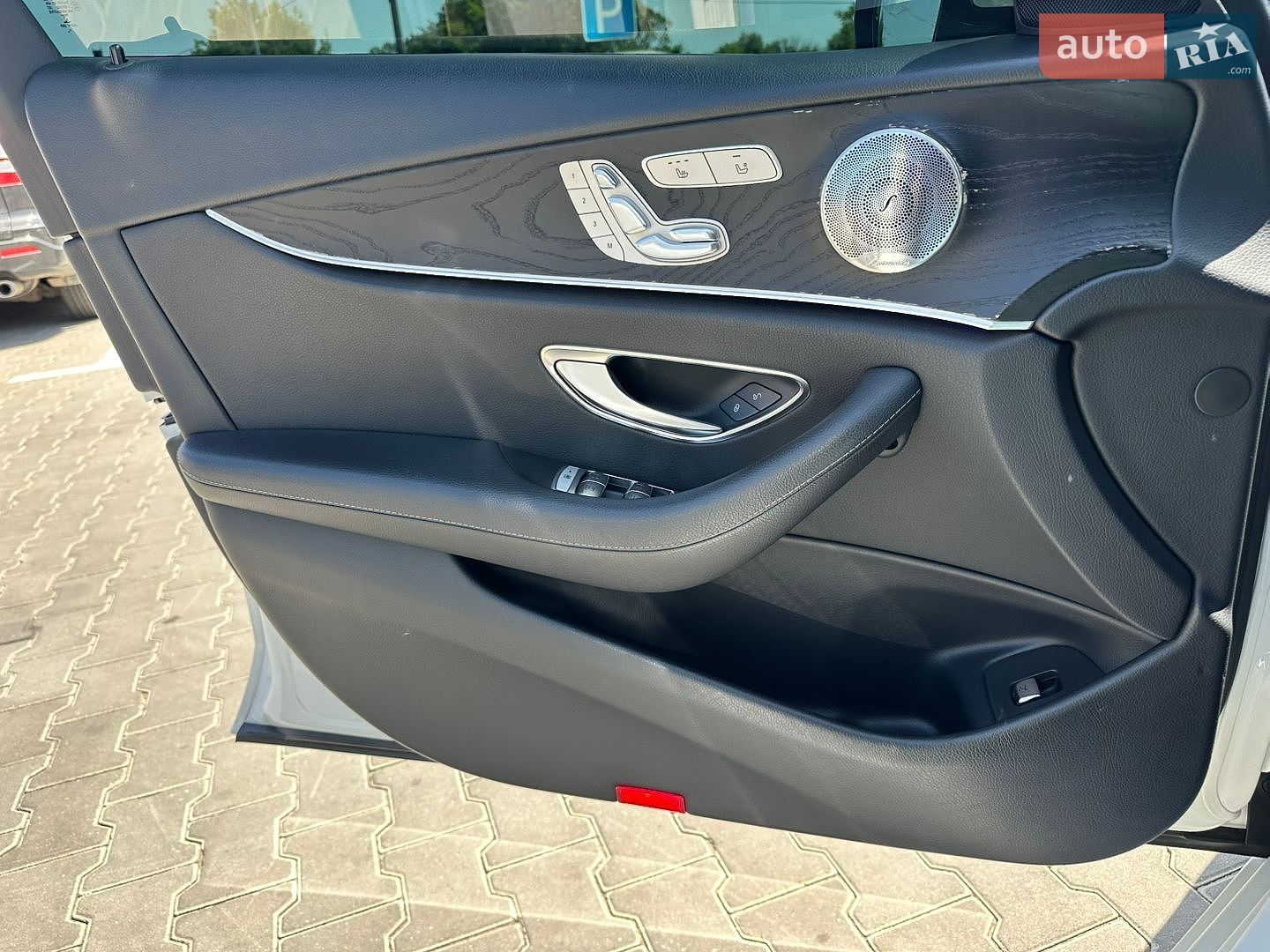 Mercedes-Benz E-Class 2017 VIN WDDZF4KB4HA216862 фото оголошення 12 з 23