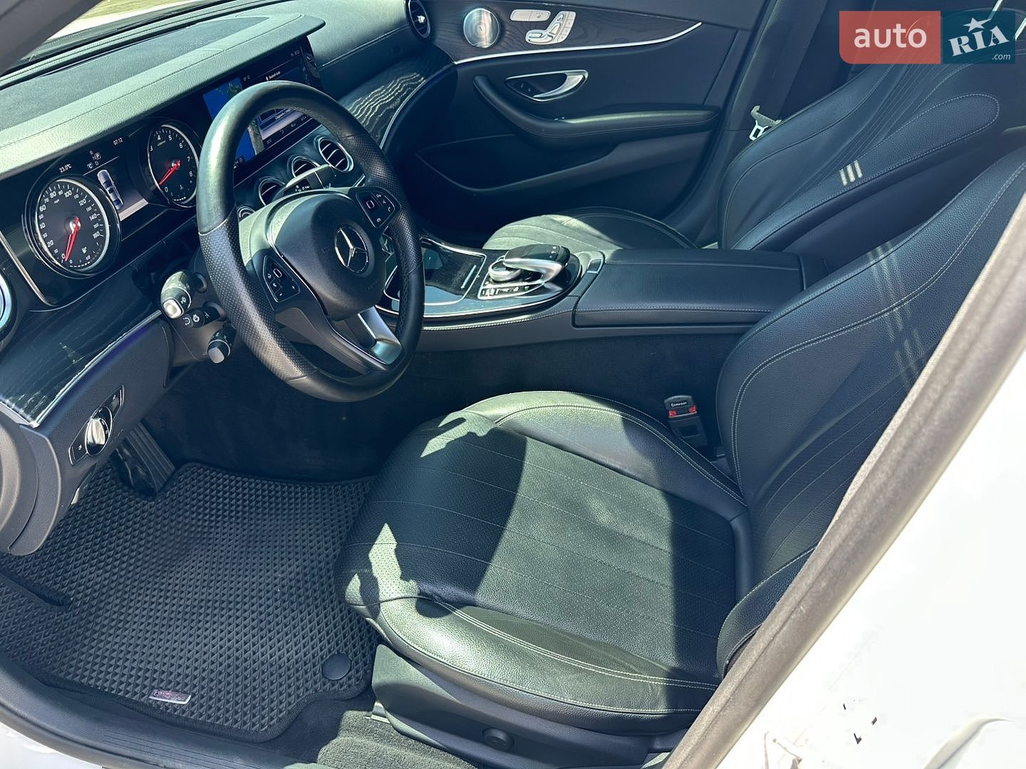 Mercedes-Benz E-Class 2017 VIN WDDZF4KB4HA216862 фото оголошення 13 з 23