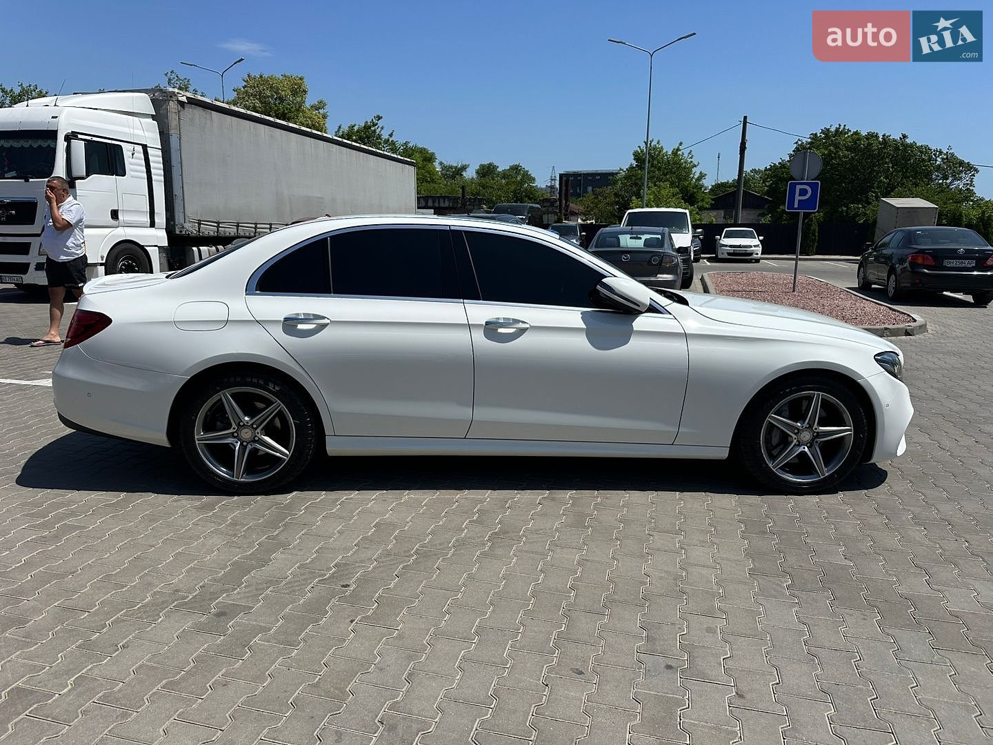 Mercedes-Benz E-Class 2017 VIN WDDZF4KB4HA216862 фото оголошення 4 з 23