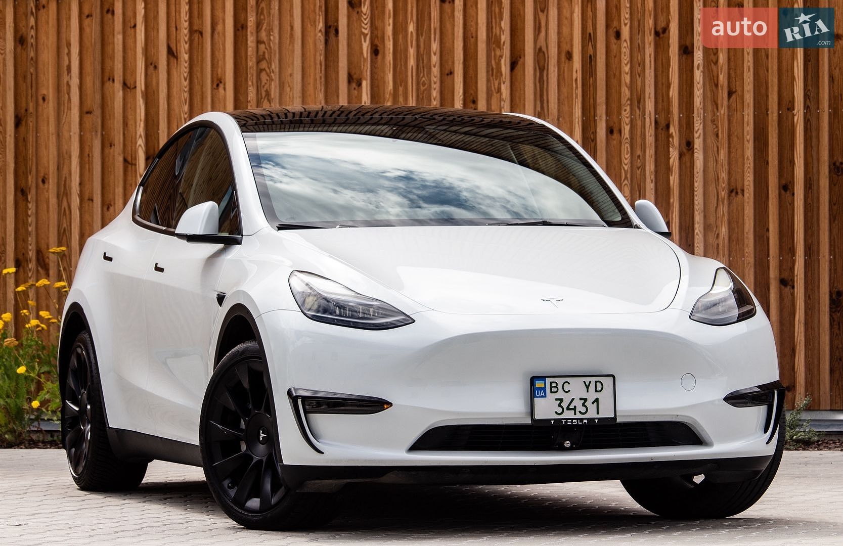 Tesla Model Y 2024 VIN 7SAYGDED6RF098213 фото оголошення 2 з 67