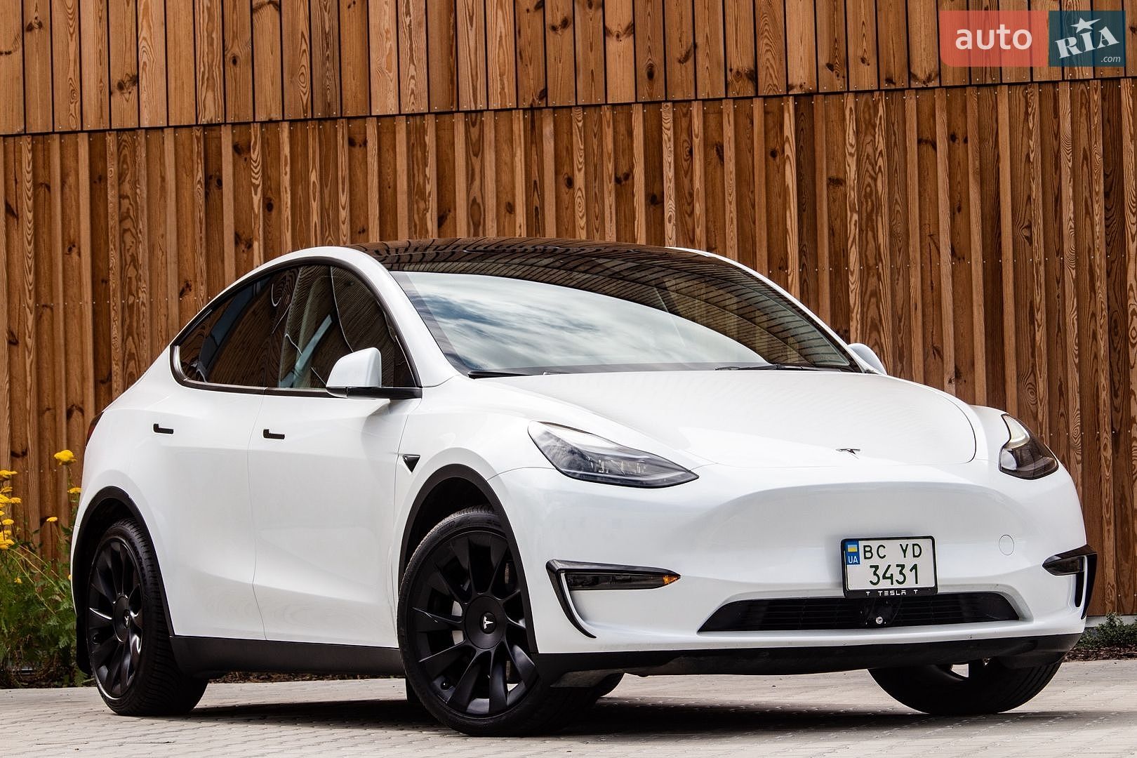Tesla Model Y 2024 VIN 7SAYGDED6RF098213 фото оголошення 3 з 67