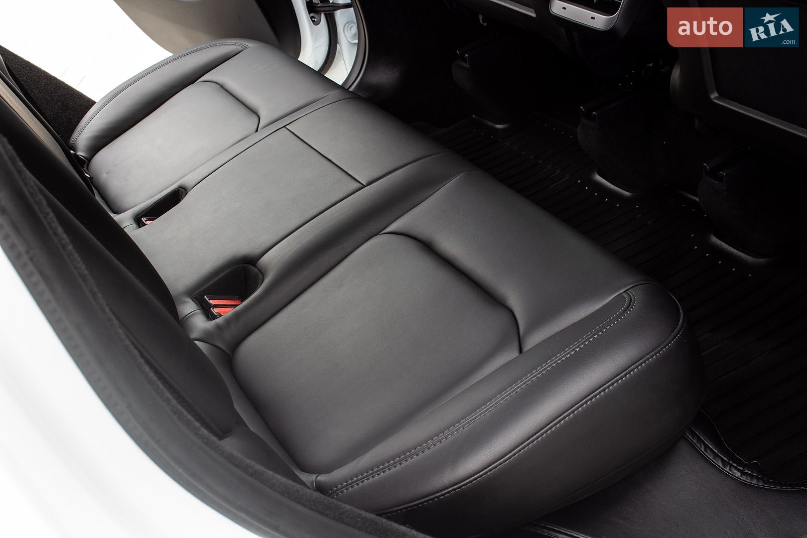 Tesla Model Y 2024 VIN 7SAYGDED6RF098213 фото оголошення 39 з 67