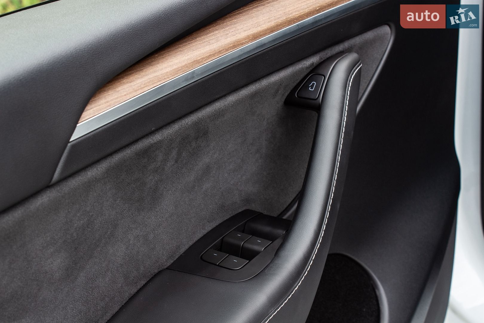 Tesla Model Y 2024 VIN 7SAYGDED6RF098213 фото оголошення 53 з 67