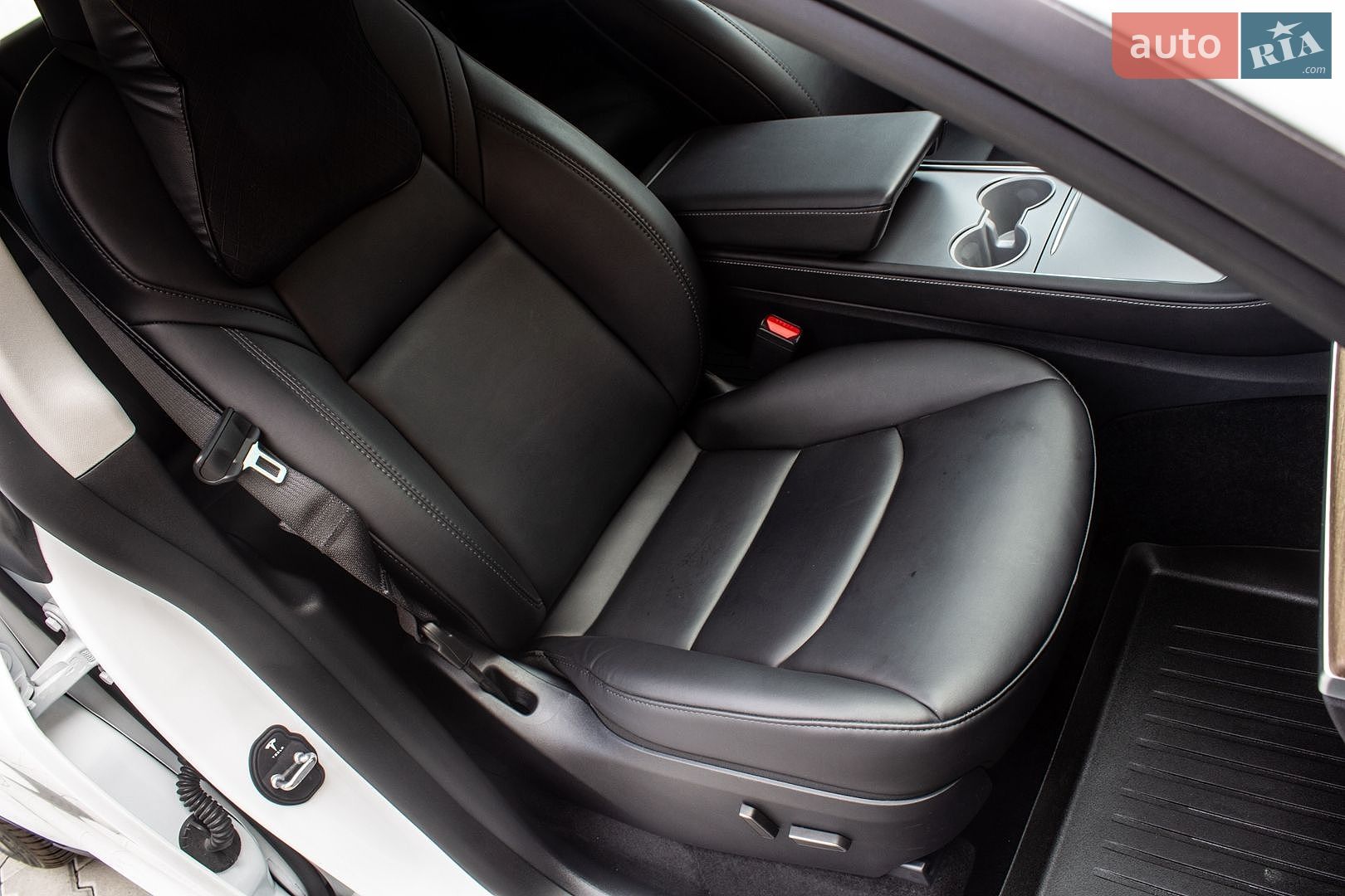 Tesla Model Y 2024 VIN 7SAYGDED6RF098213 фото оголошення 52 з 67