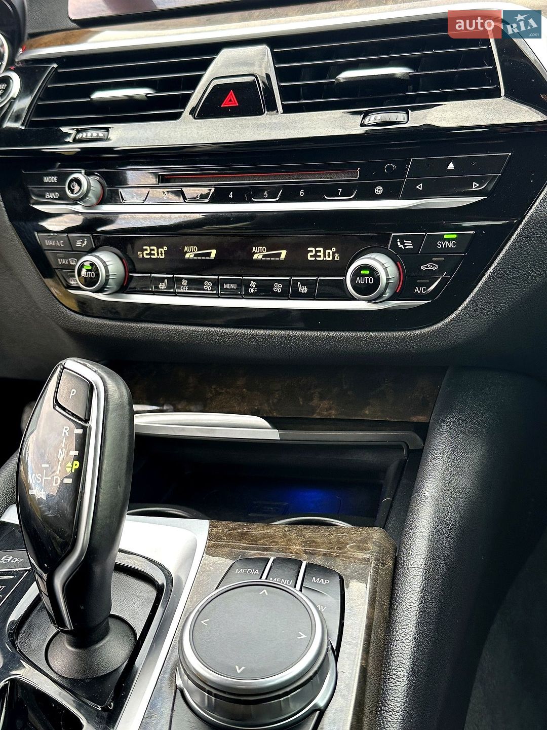 BMW 5 Series 2017 VIN WBAJA5C39HG894312 фото оголошення 18 з 34