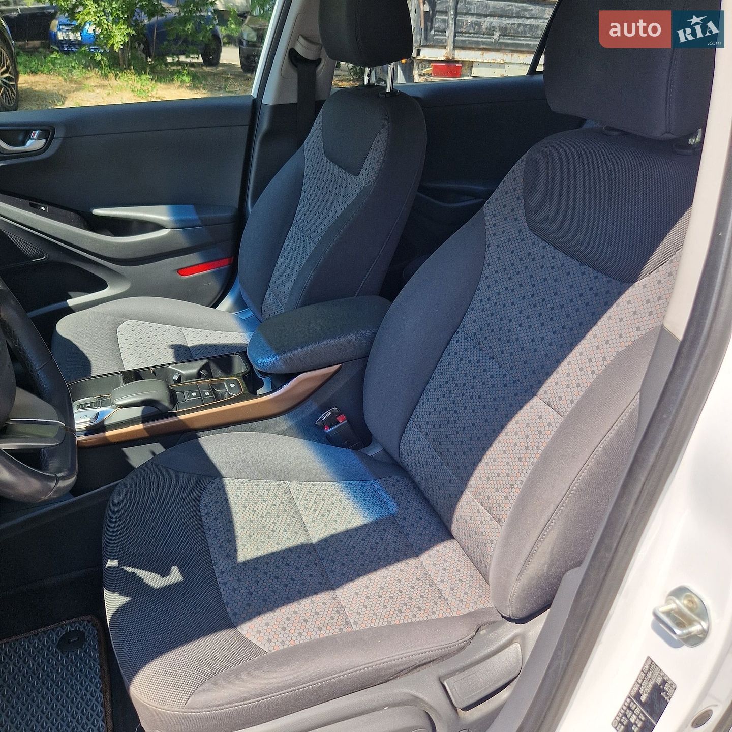 Hyundai Ioniq 2018 VIN KMHC751HFKU035885 фото оголошення 7 з 11