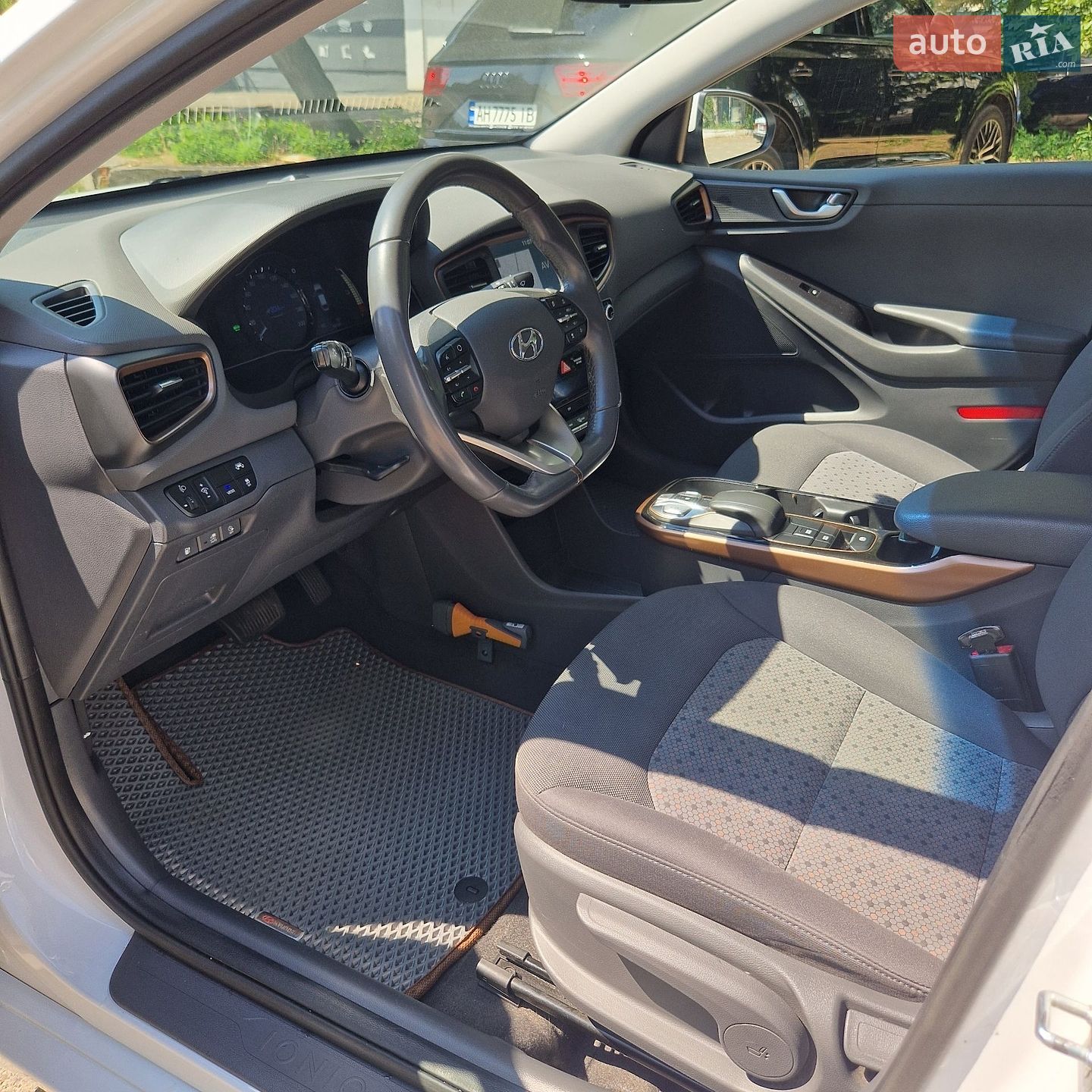 Hyundai Ioniq 2018 VIN KMHC751HFKU035885 фото оголошення 6 з 11