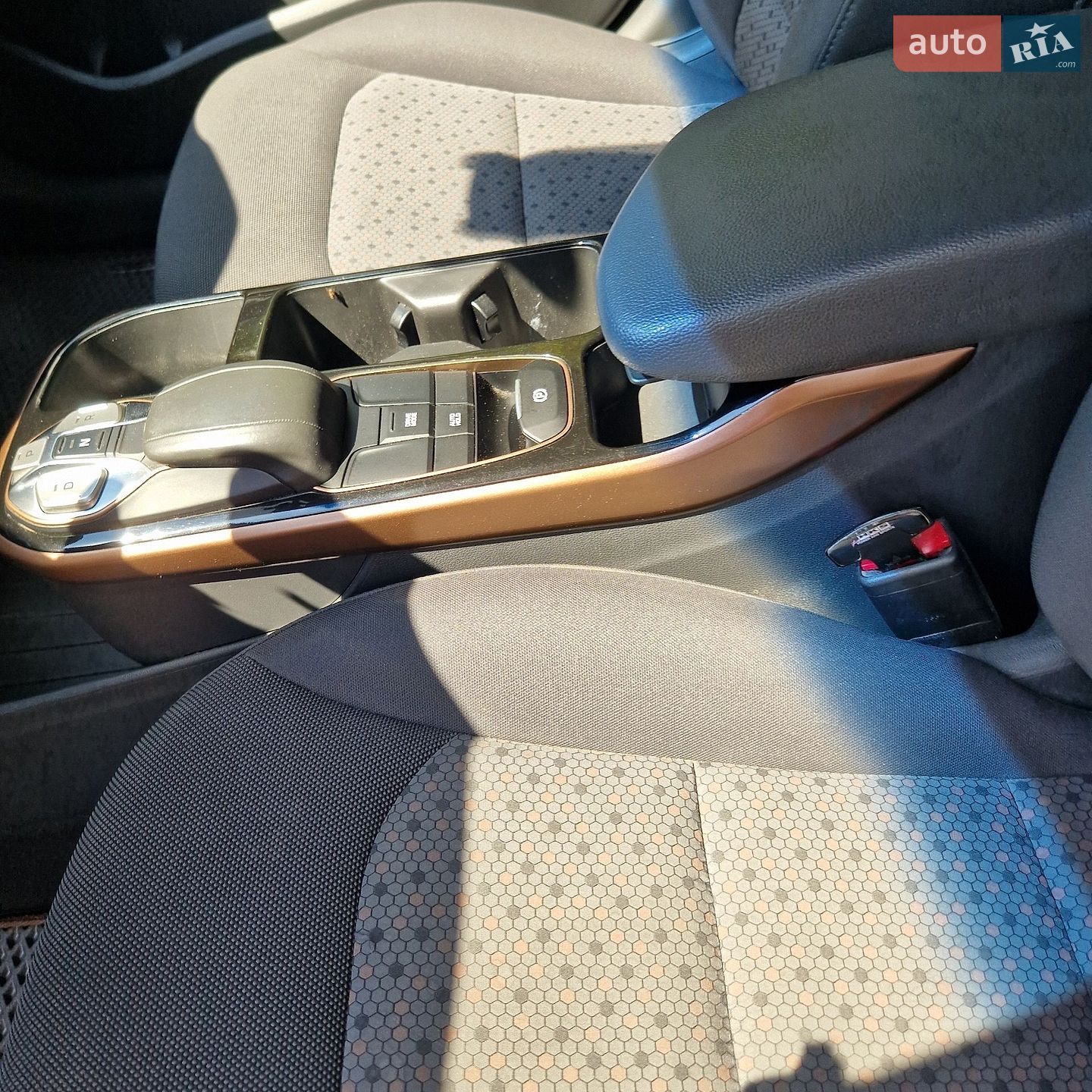 Hyundai Ioniq 2018 VIN KMHC751HFKU035885 фото оголошення 8 з 11