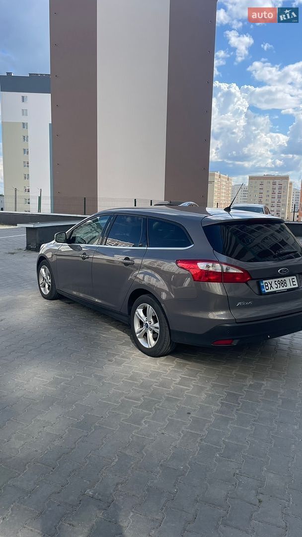 Ford Focus 2013 VIN WF0LXXGCBLDR01917 фото оголошення 3 з 19