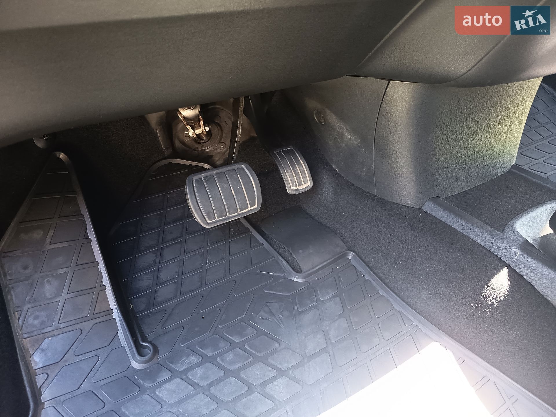 Citroen Grand C4 Picasso 2015 VIN VF73A9HC8FJ609764 фото оголошення 18 з 37