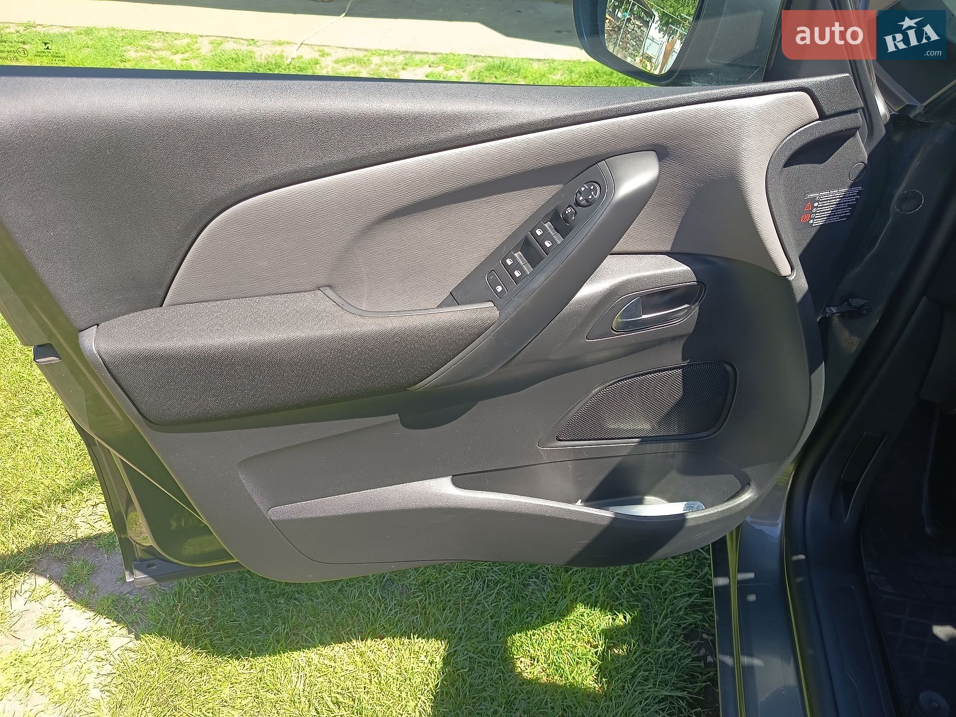 Citroen Grand C4 Picasso 2015 VIN VF73A9HC8FJ609764 фото оголошення 19 з 37