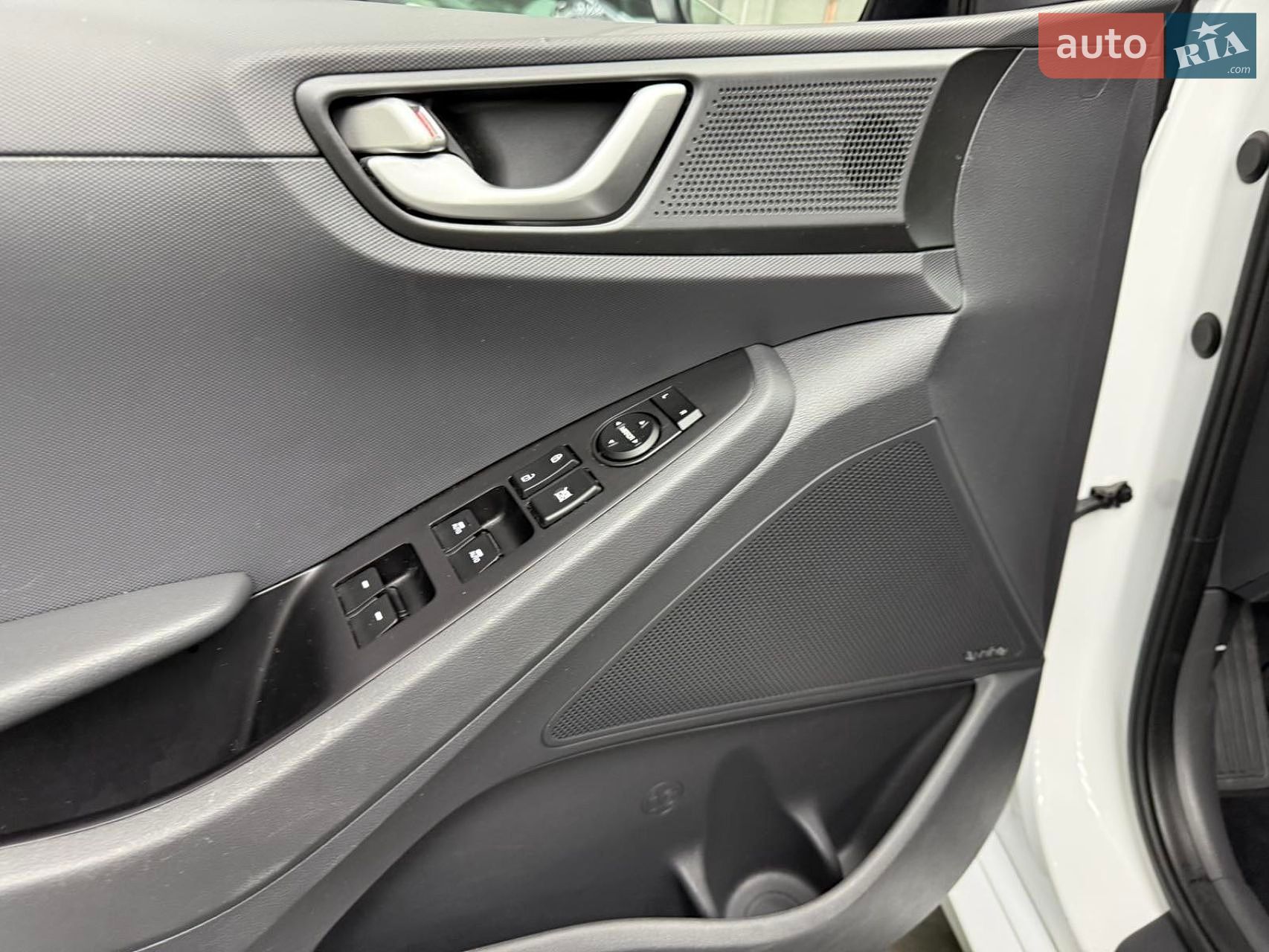 Hyundai Ioniq 2018 VIN KMHC751HFKU035885 фото оголошення 11 з 11