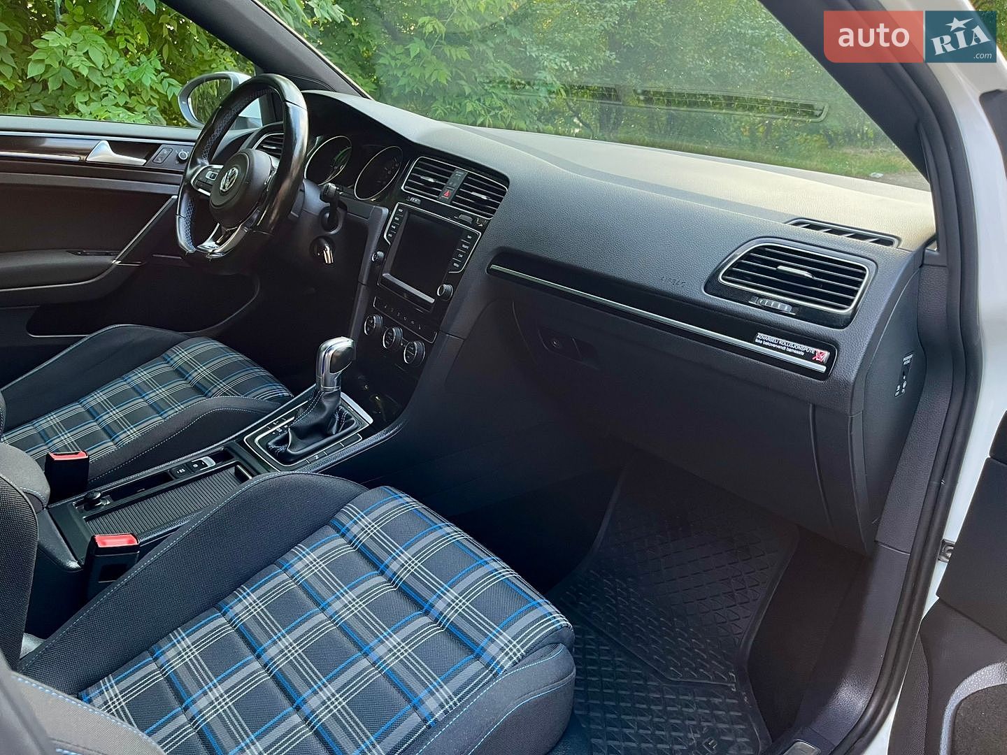 Volkswagen Golf GTE 2015 VIN WVWZZZAUZFW809192 фото оголошення 13 з 22