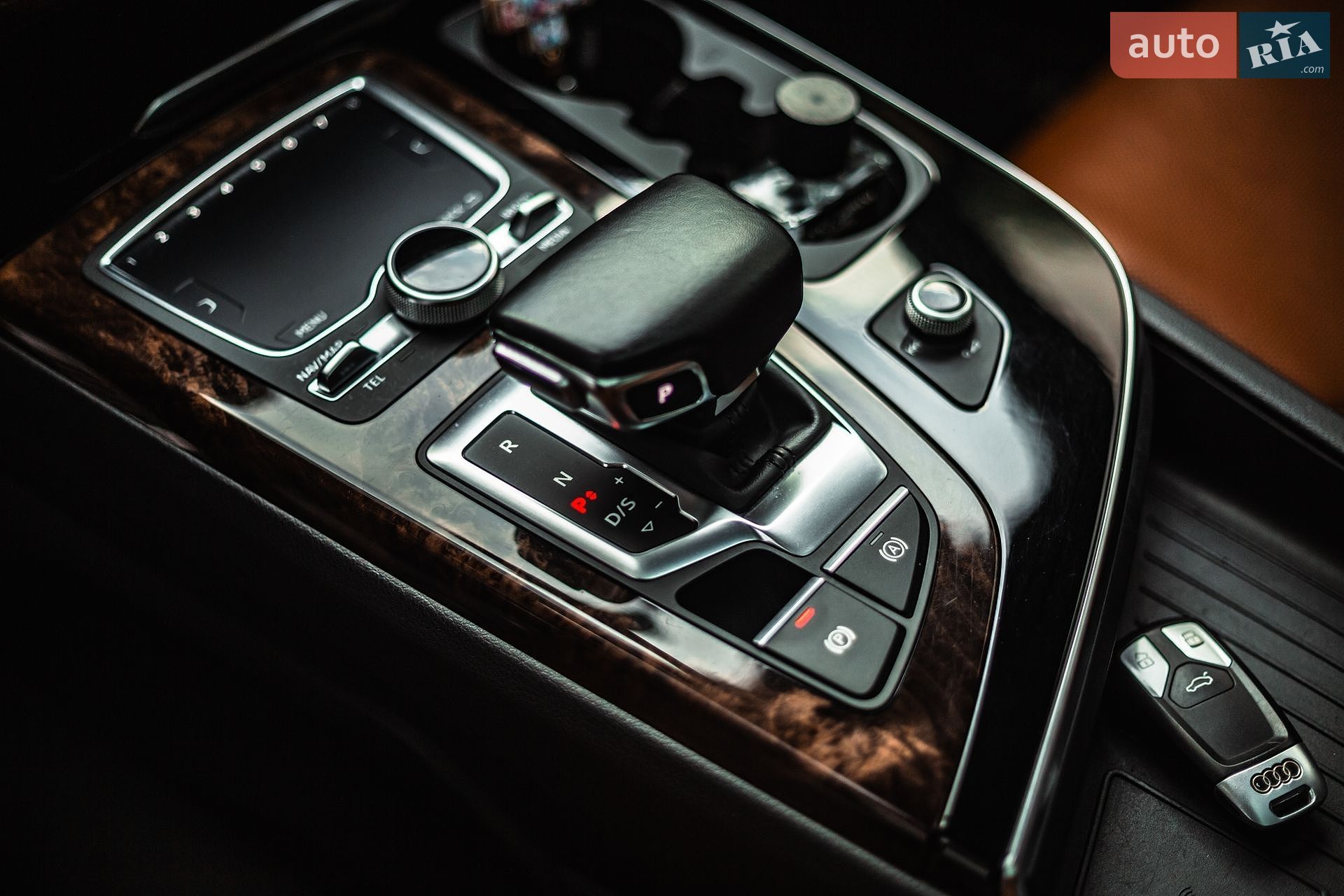 Audi Q7 2018 VIN WAUZZZ4M5JD063424 фото оголошення 17 з 75