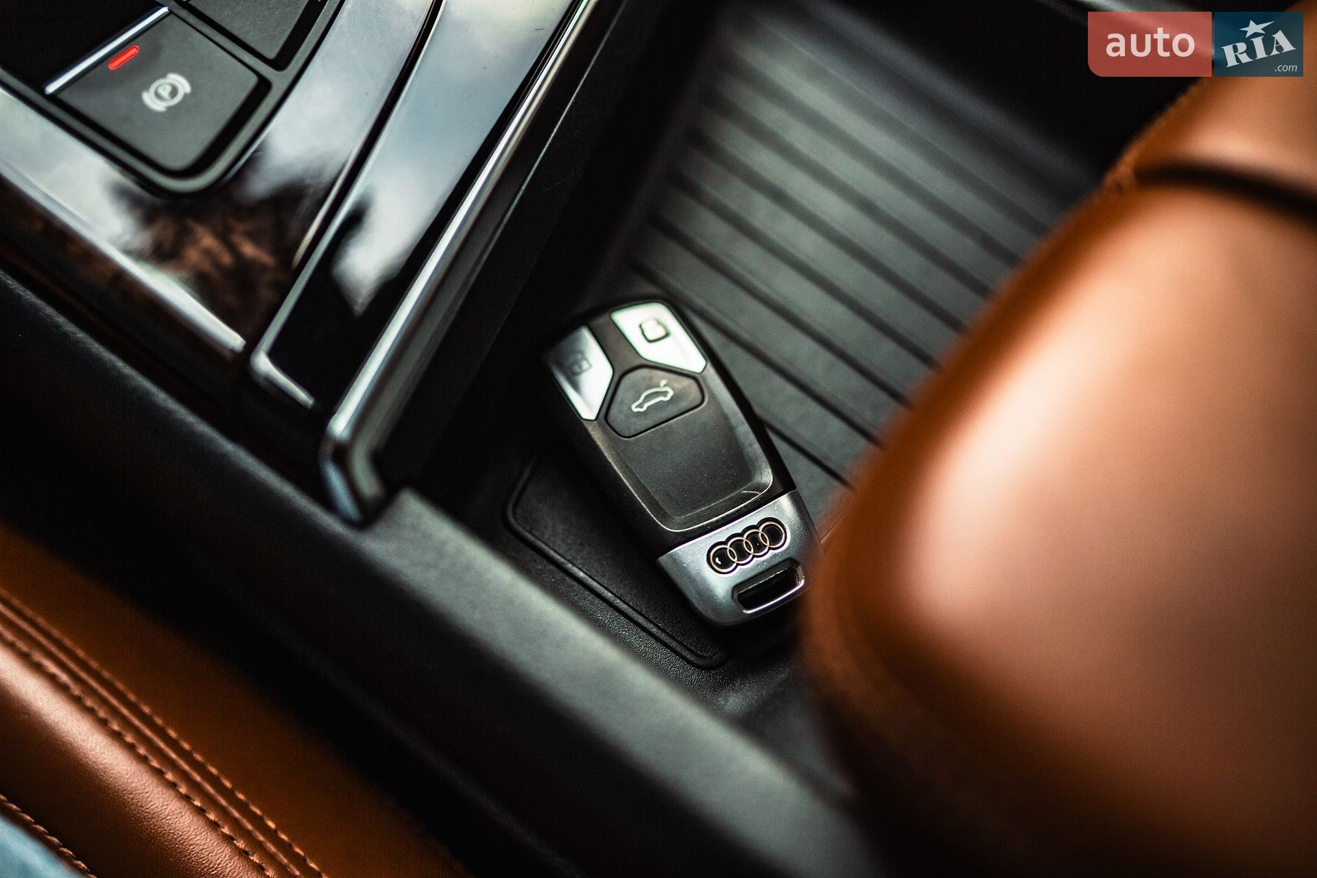 Audi Q7 2018 VIN WAUZZZ4M5JD063424 фото оголошення 21 з 75