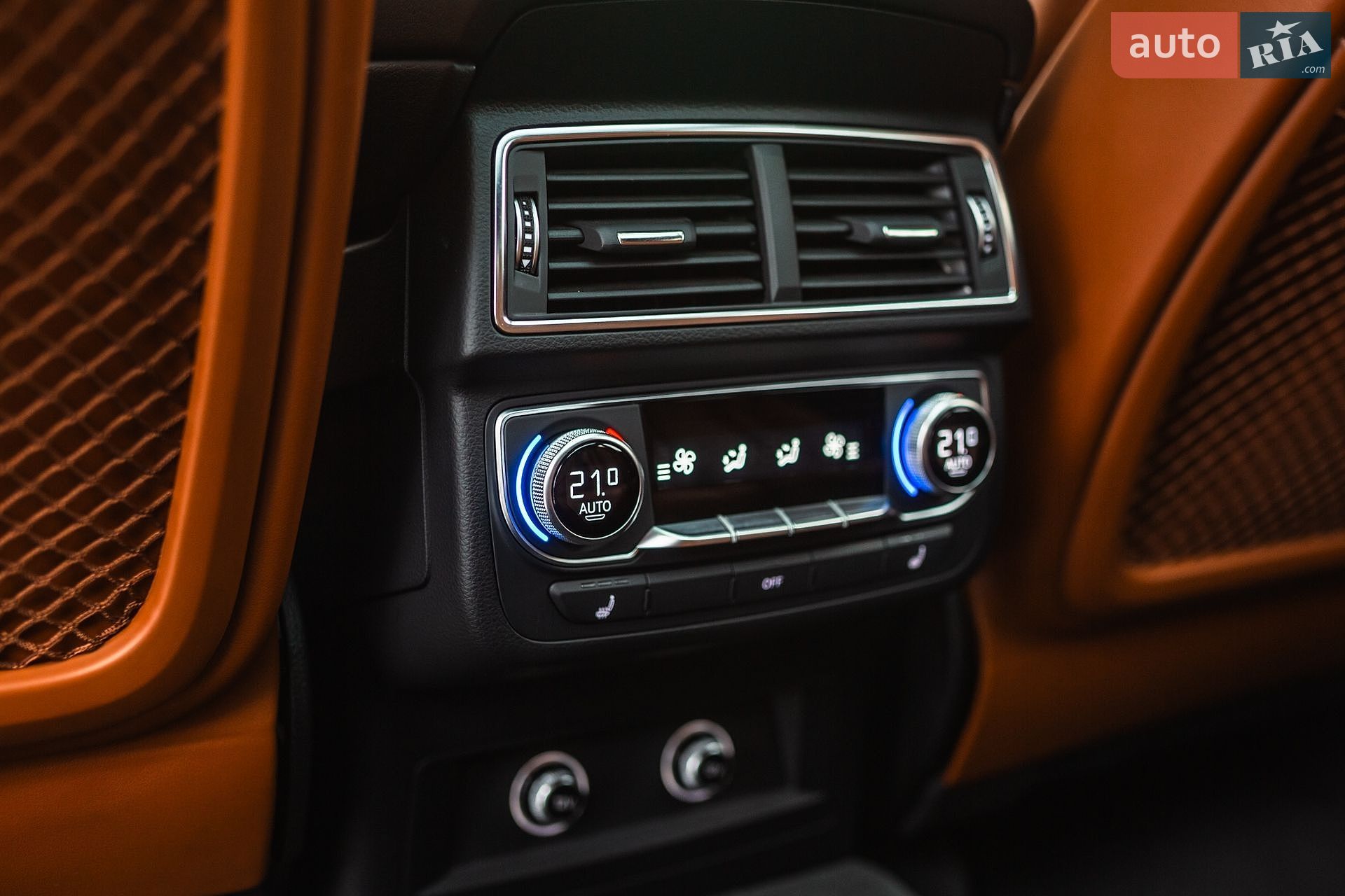 Audi Q7 2018 VIN WAUZZZ4M5JD063424 фото оголошення 27 з 75