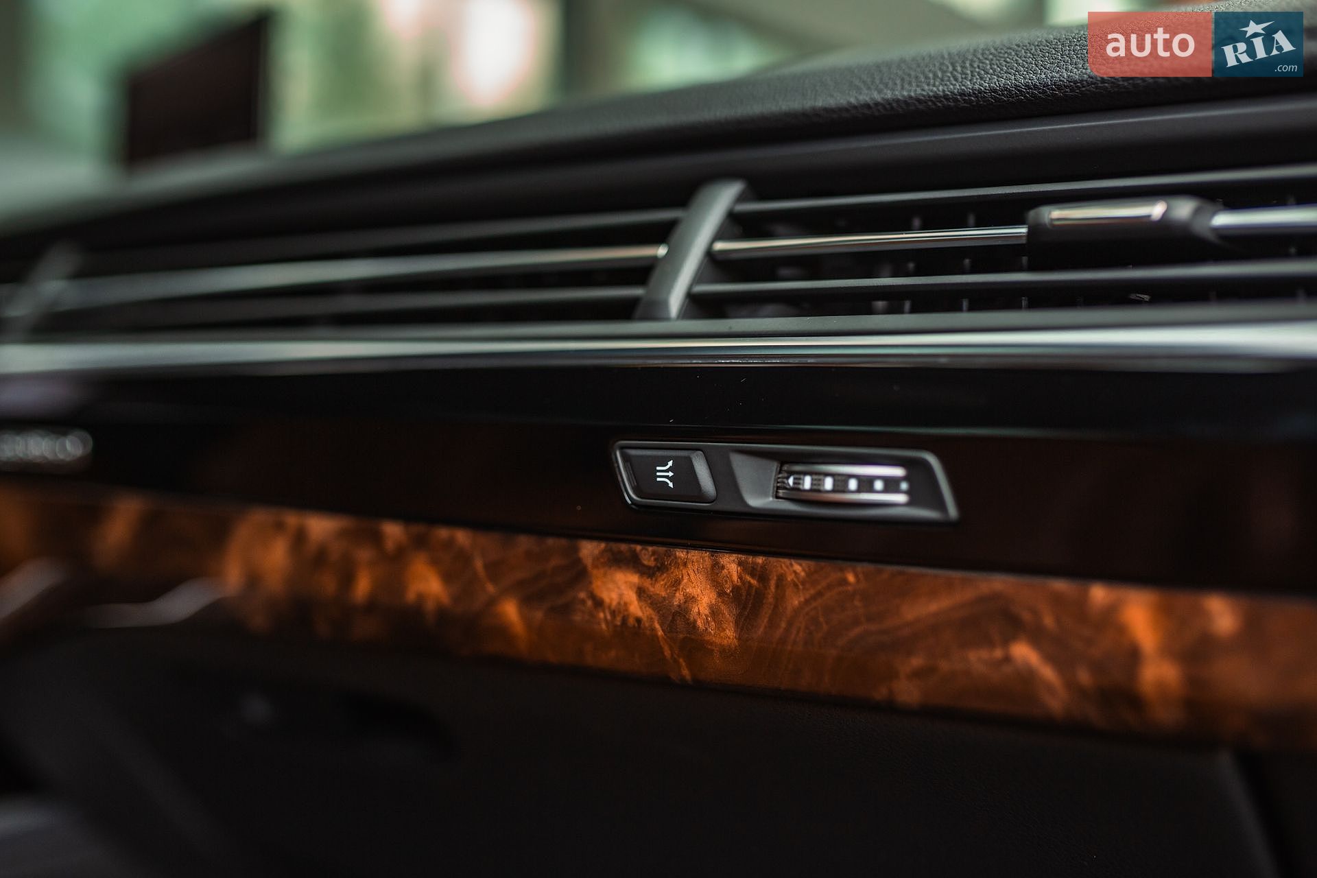 Audi Q7 2018 VIN WAUZZZ4M5JD063424 фото оголошення 42 з 75