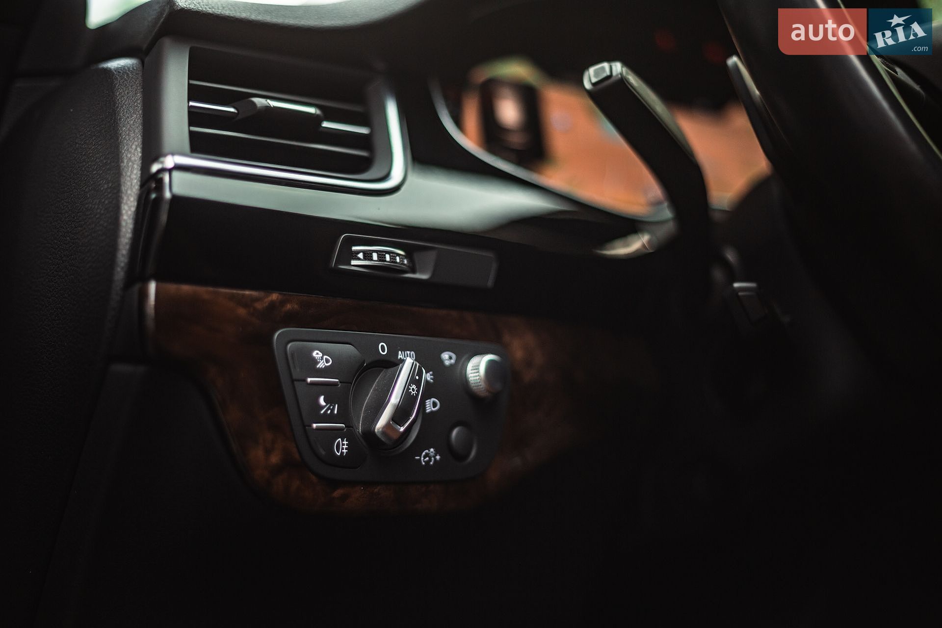 Audi Q7 2018 VIN WAUZZZ4M5JD063424 фото оголошення 47 з 75