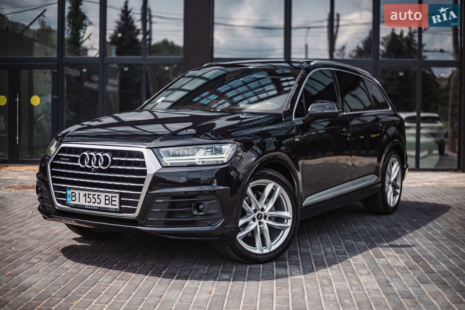 Audi Q7 2018 VIN WAUZZZ4M5JD063424 фото оголошення 2 з 75