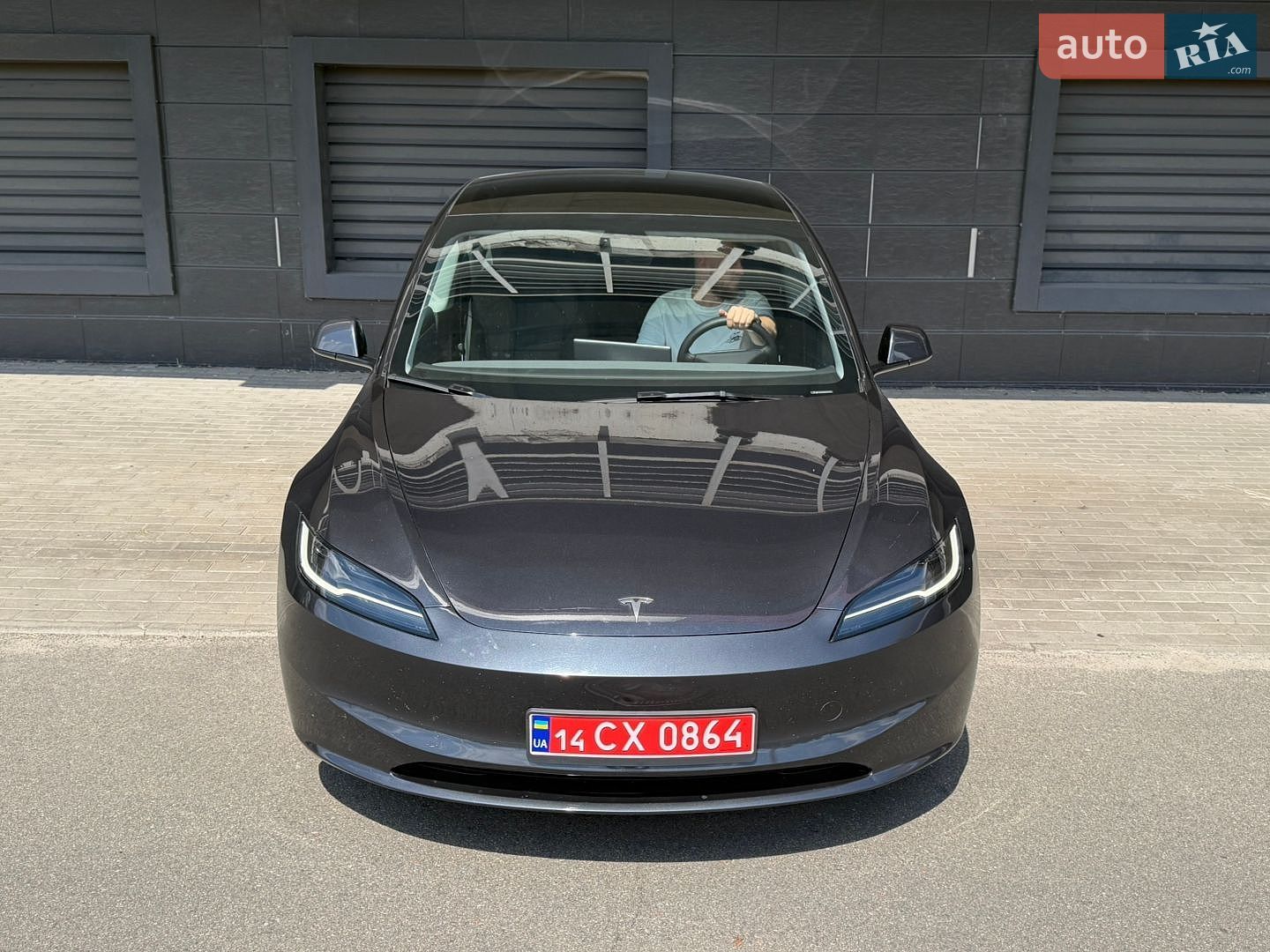 Tesla Model 3 2025 VIN 5YJ3E1EB5SF996415 фото оголошення 4 з 11