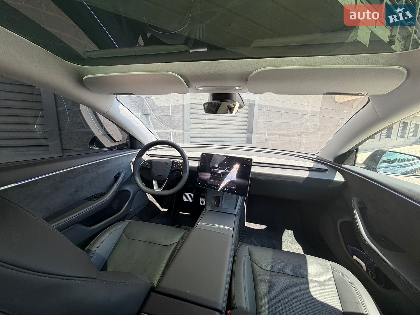 Tesla Model 3 2025 VIN 5YJ3E1EB5SF996415 фото оголошення 6 з 19