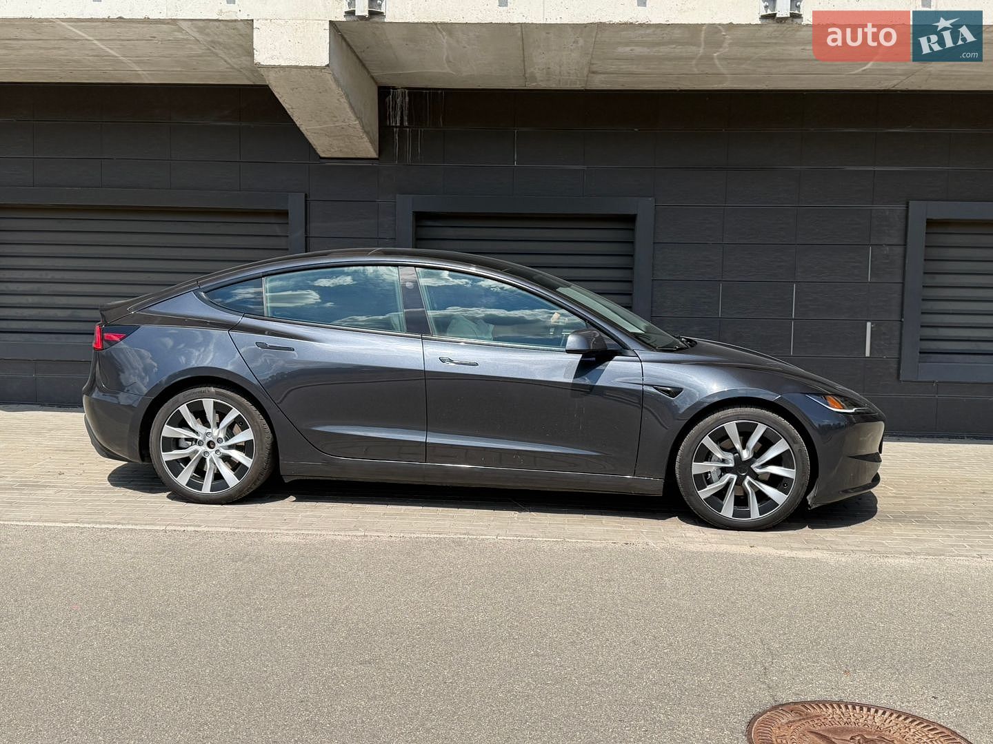 Tesla Model 3 2025 VIN 5YJ3E1EB5SF996415 фото оголошення 2 з 11