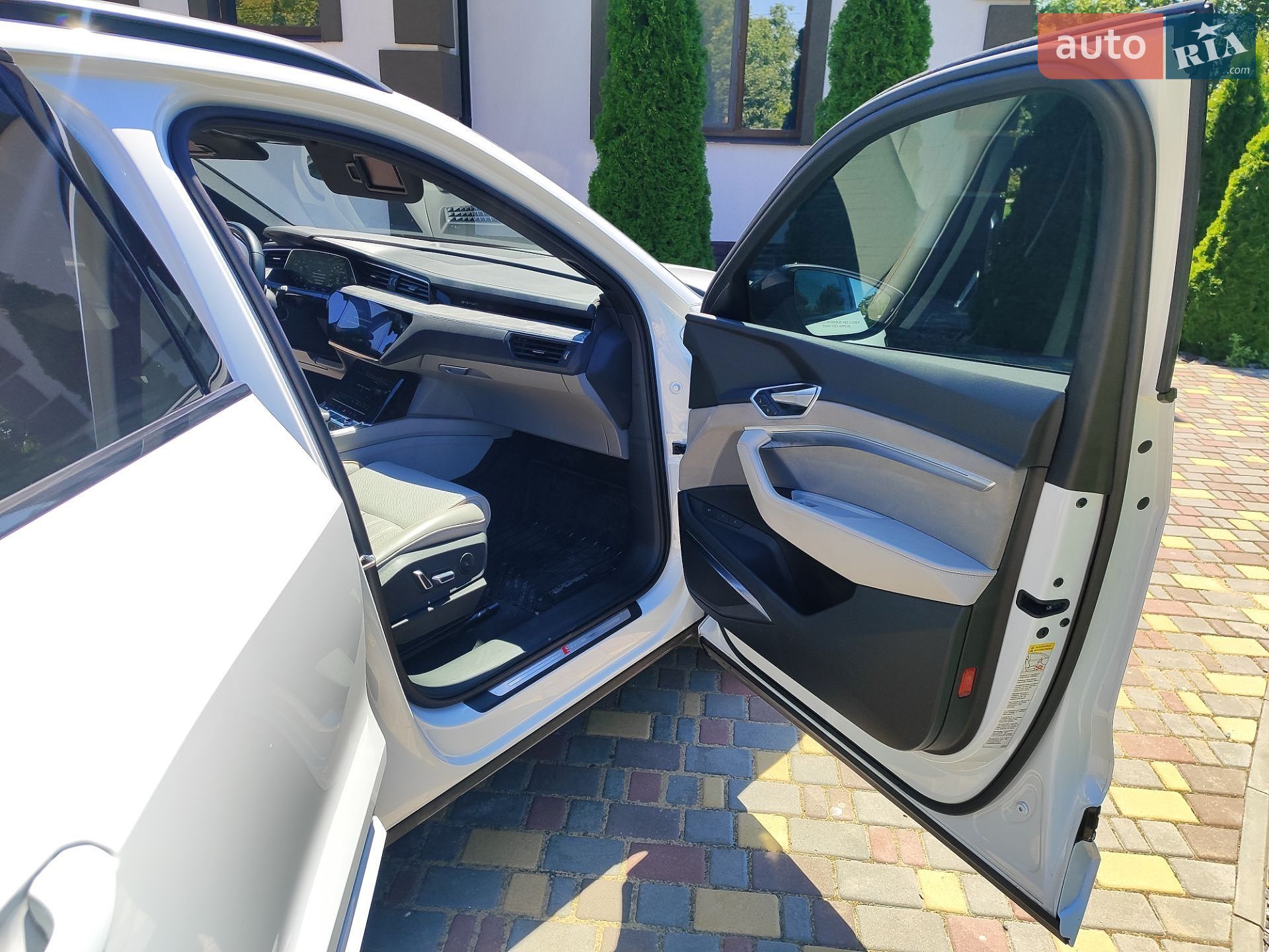 Audi e-tron 2022 VIN WA1VABGE0NB023493 фото оголошення 32 з 35