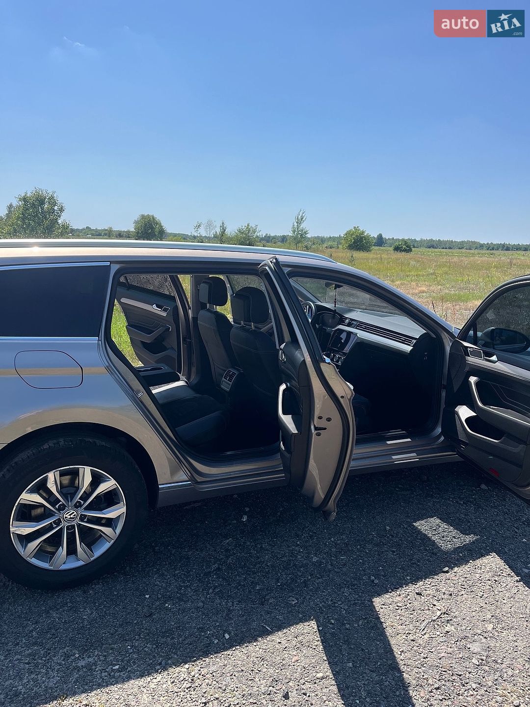 Volkswagen Passat 2019 VIN WVWZZZ3CZLE042463 фото оголошення 9 з 20