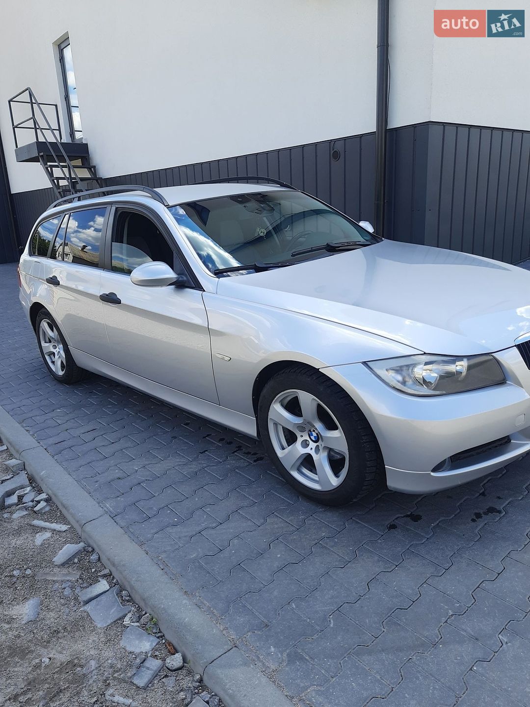 BMW 3 Series 2005 VIN WBAVU31060KZ01644 фото оголошення 2 з 9