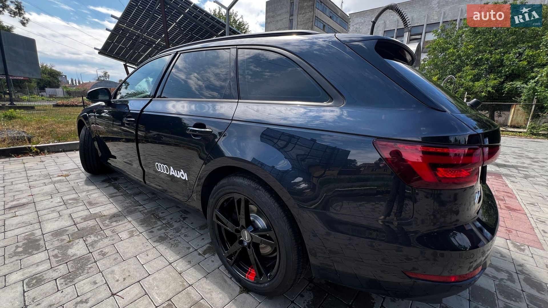 Audi A4 2018 VIN WAUZZZF45JA142221 фото оголошення 4 з 10