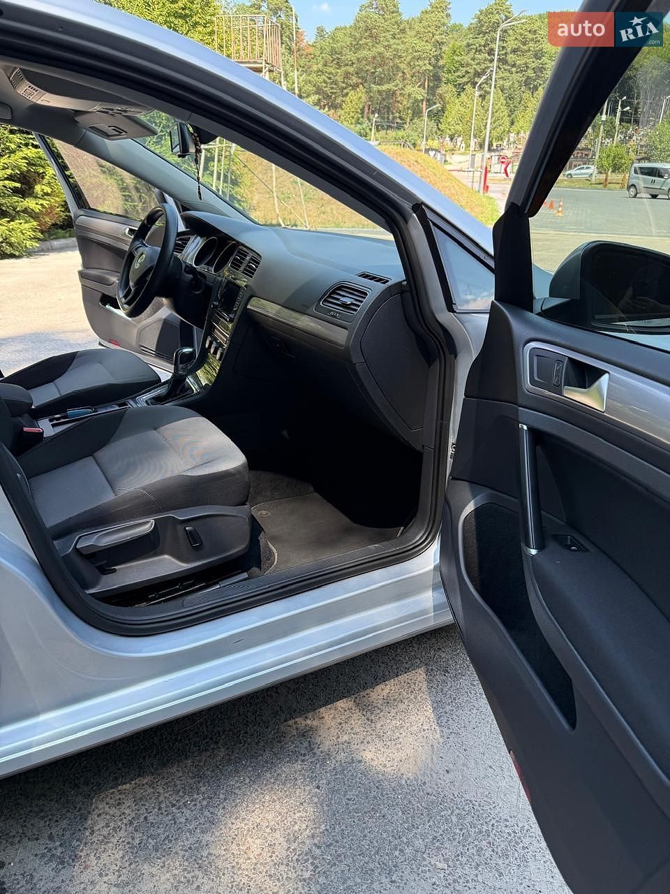 Volkswagen e-Golf 2015 VIN WVWKP7AU2FW905652 фото оголошення 11 з 23