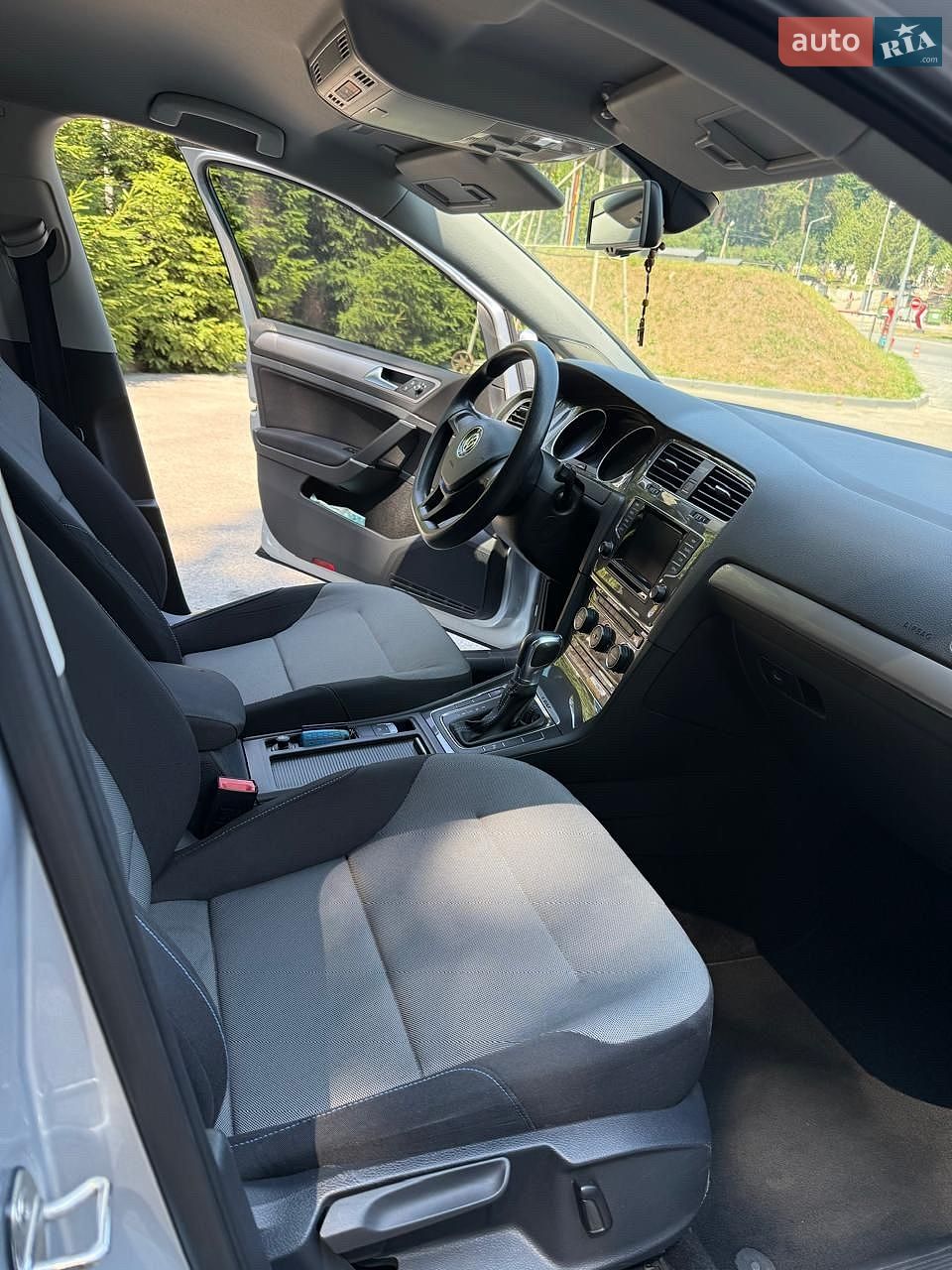 Volkswagen e-Golf 2015 VIN WVWKP7AU2FW905652 фото оголошення 13 з 23