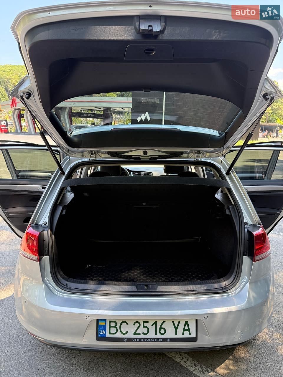 Volkswagen e-Golf 2015 VIN WVWKP7AU2FW905652 фото оголошення 14 з 23