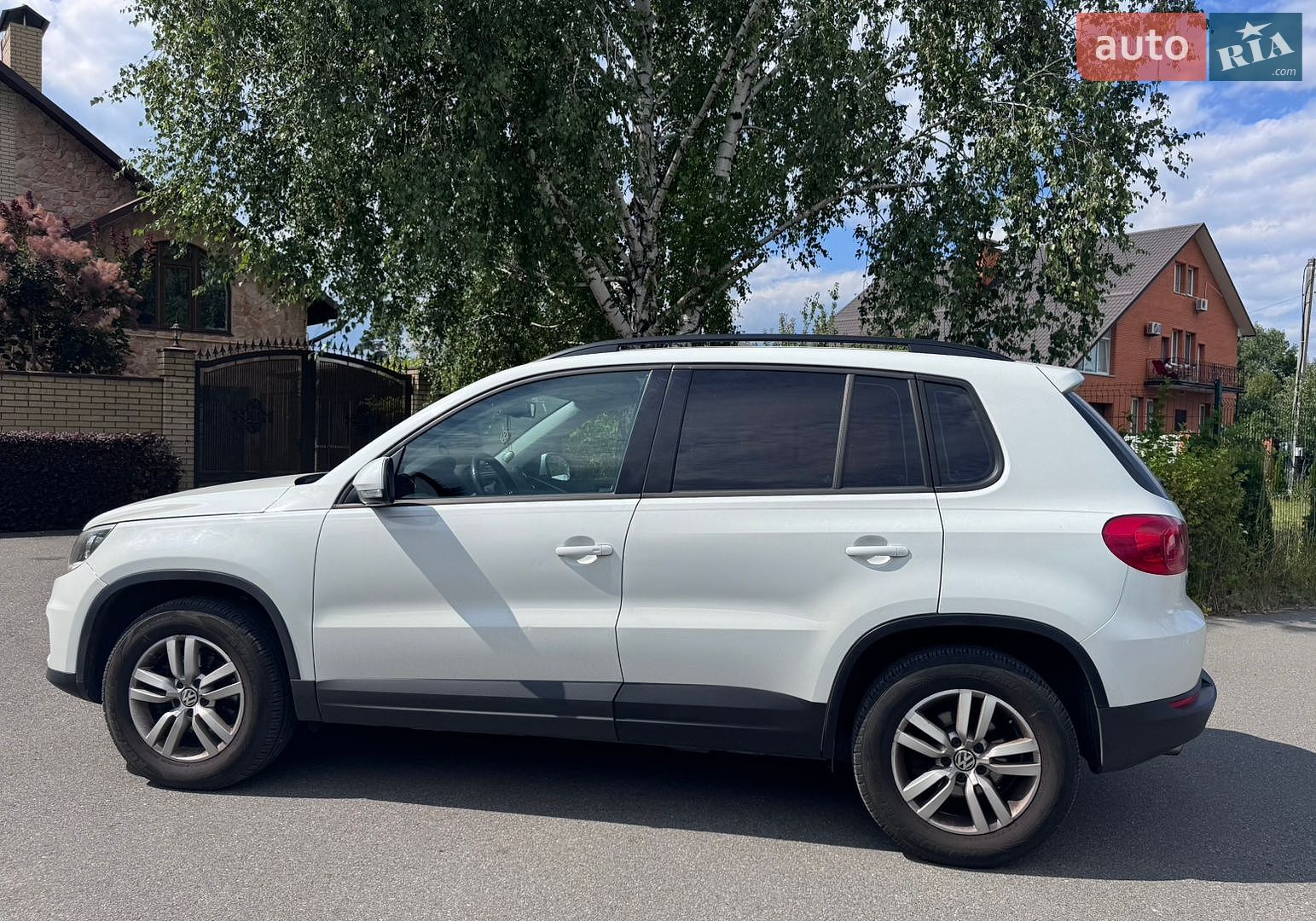 Volkswagen Tiguan 2016 VIN WVGAV7AXXGW602384 фото оголошення 8 з 10